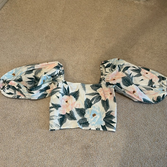 Billabong Tropical Floral Blouse with Puff Sleeves, women’s size small - Picture 1 of 1